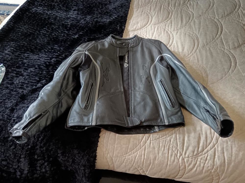 Blouson de moto en cuir 100 Lescure-d'Albigeois (81)