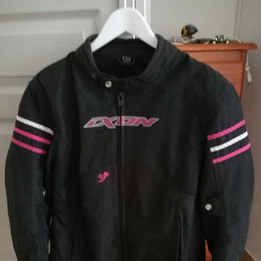 BLOUSON  MOTO  FEMME 
Marque IXON 60 Septfonds (82)