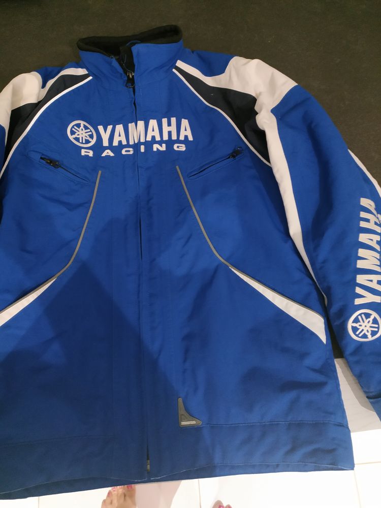 Blouson moto t 14 ans mais taille petit bon �tat pas d envoi 30 Reims (51)