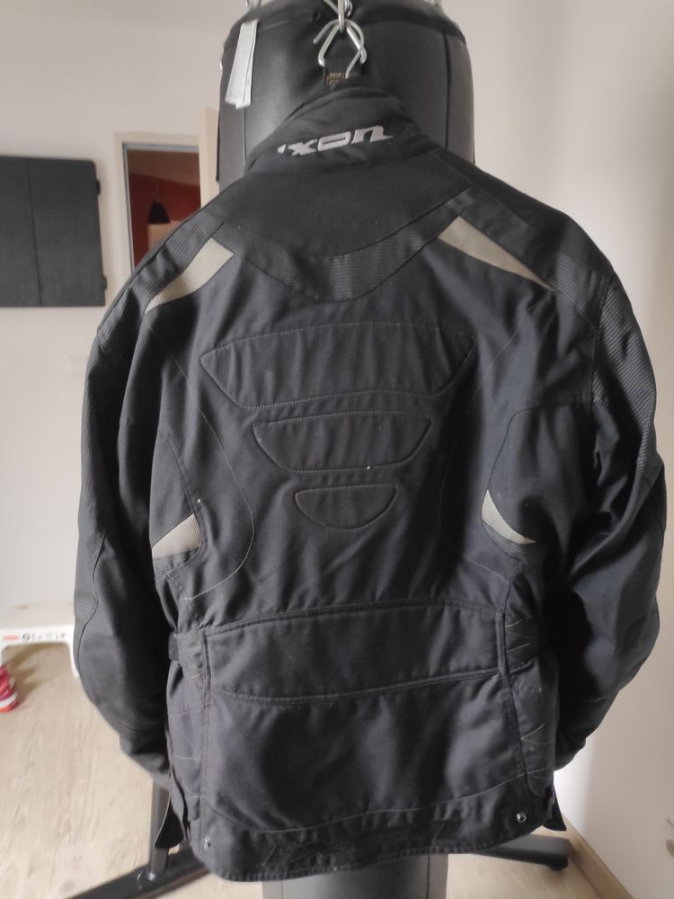 Blouson moto noire et gris 80 Orvilliers (78)