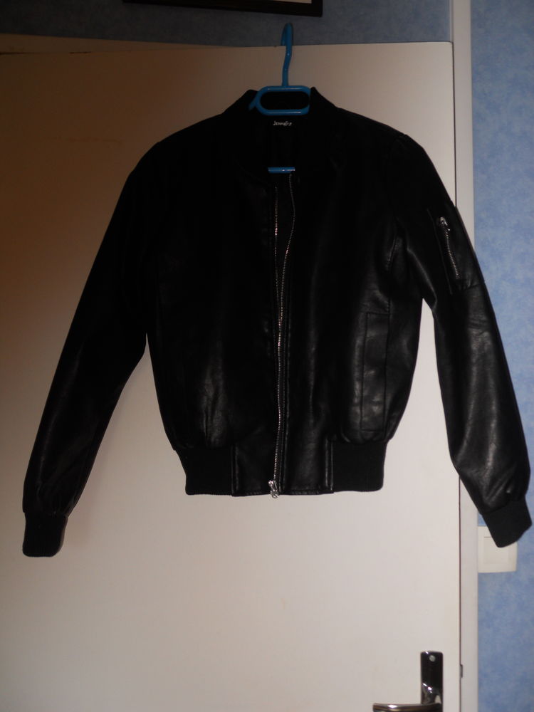 Blouson Noir  marque originale JENNYFER 20 Rennes (35)
