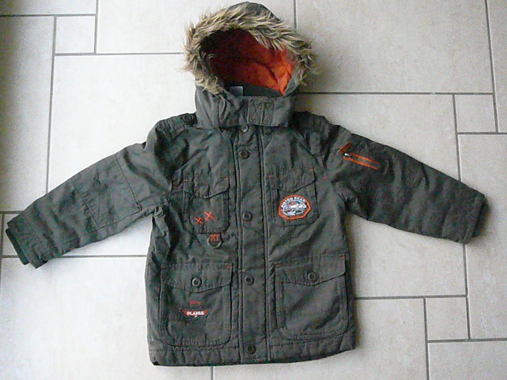 Blouson Planes 4 ans 15 Franqueville-Saint-Pierre (76)