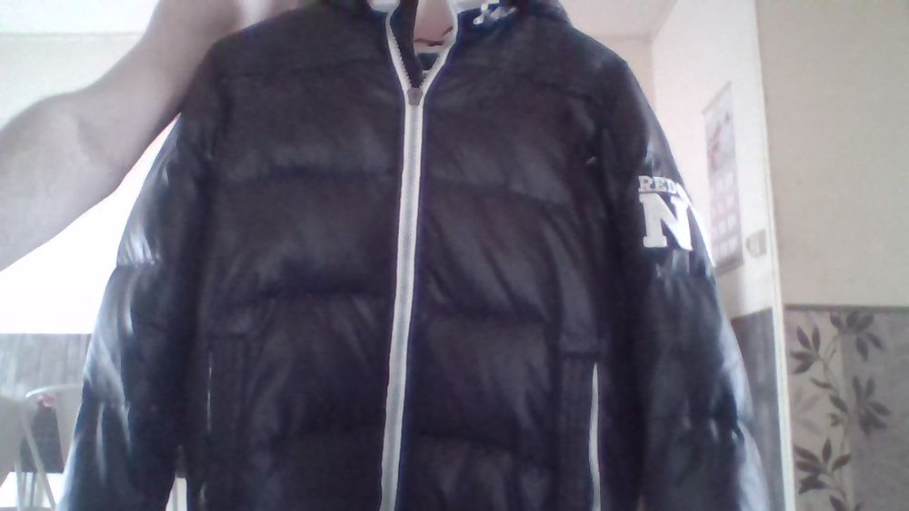 blouson redskins noir avec capuche
taille l 20 Chauny (02)