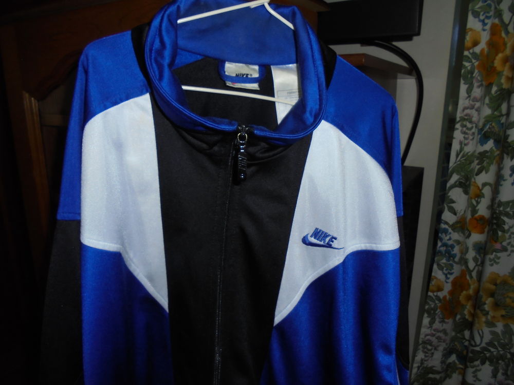 BLOUSON DE SPORT NIKE 25 Morangis (91)
