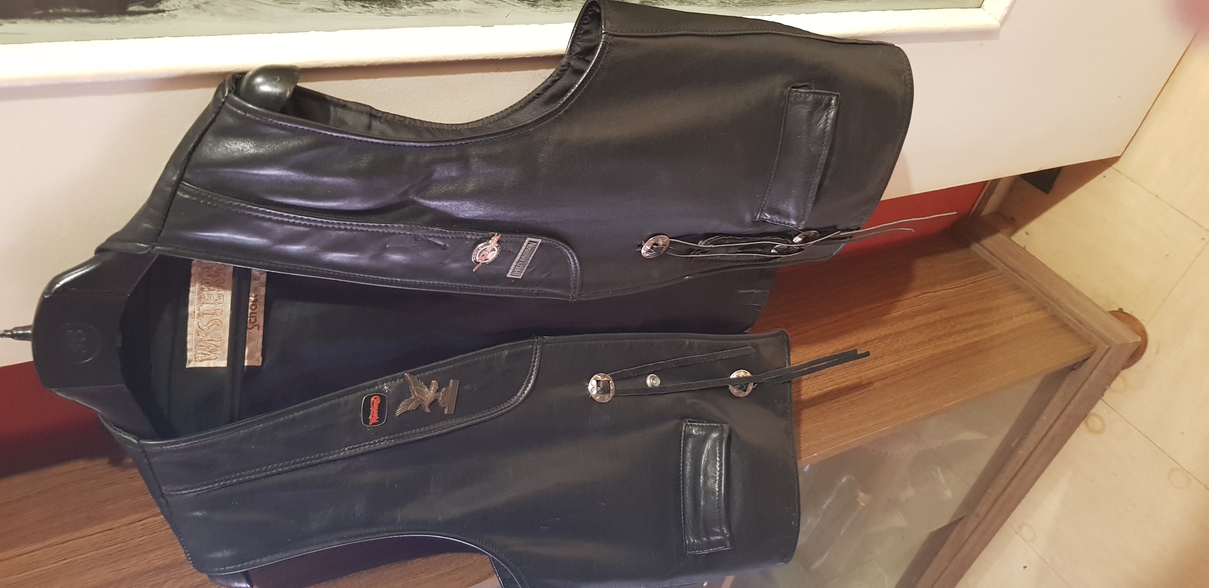 blouson tous cuir taille M et gilet cuir taille L 0 Loches (37)