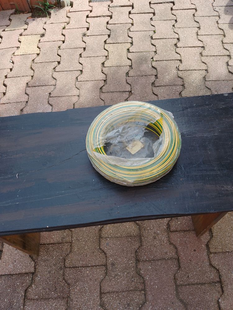 BOBINE DE FIL RIGIDE  JAUNE/VERT  EN 2.5 MM  8 euros . 8 Feurs (42)