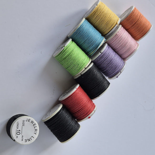Lot de 10 bobines de fil coton de 10 m�tres de couleurs diff 10 Saumur (49)