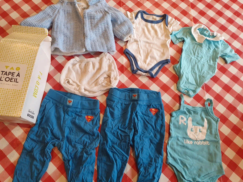 Lot boddies + 1 manteau - 1/3 mois 8 Aubvillers (80)