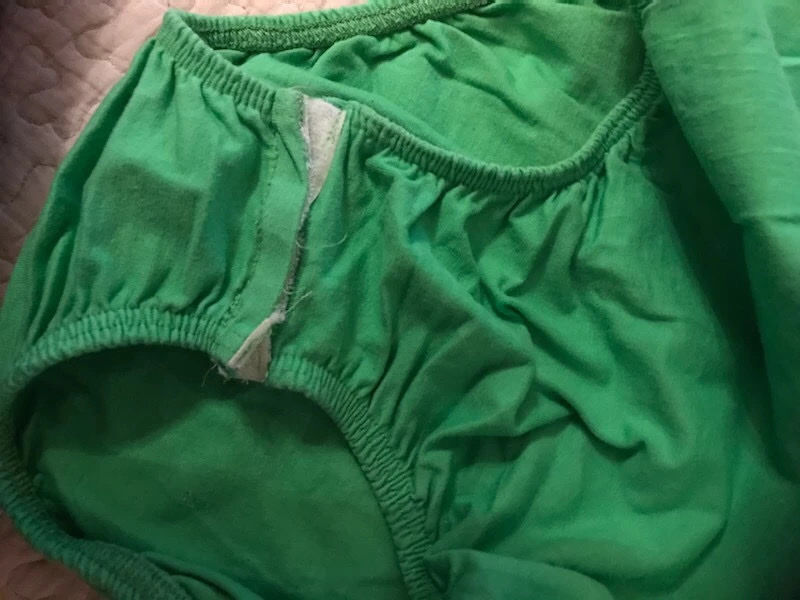 Body manches courtes coloris vert/blanc   taille 2  fermeture dans le bas  � scratch 5 Saint-Jean-de-Braye (45)