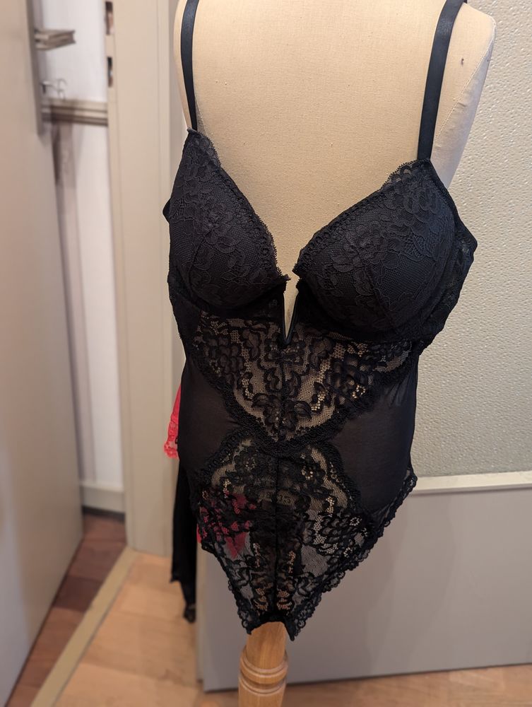 Body noir en dentelle 34 Strasbourg (67)