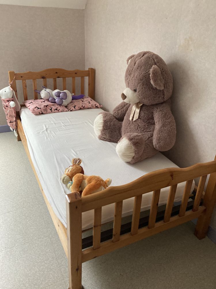 Lit en bois (pin) 90x190 av� sommier � lattes 50 Belley (01)