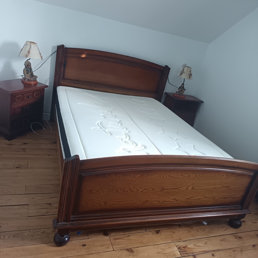 Lit en bois avec matelas et chevets 200 Passy-en-Valois (02)