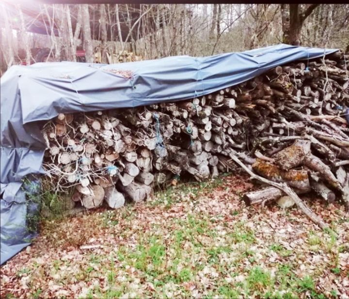 Bois de chauffage sec 5 ans,  12 st�res dispo environ � 40� 40 Marg�s (26)