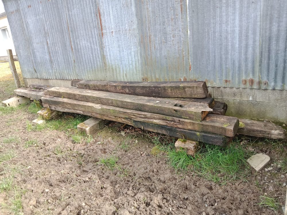 bois de corps de ferme 
150 Saint-Hilaire-du-Maine (53)