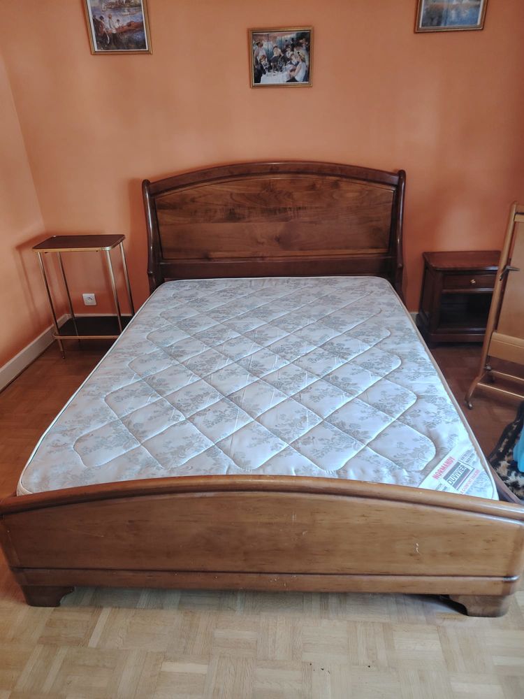 Lit en bois massif 140x200 comme neuf 270 Divonne-les-Bains (01)