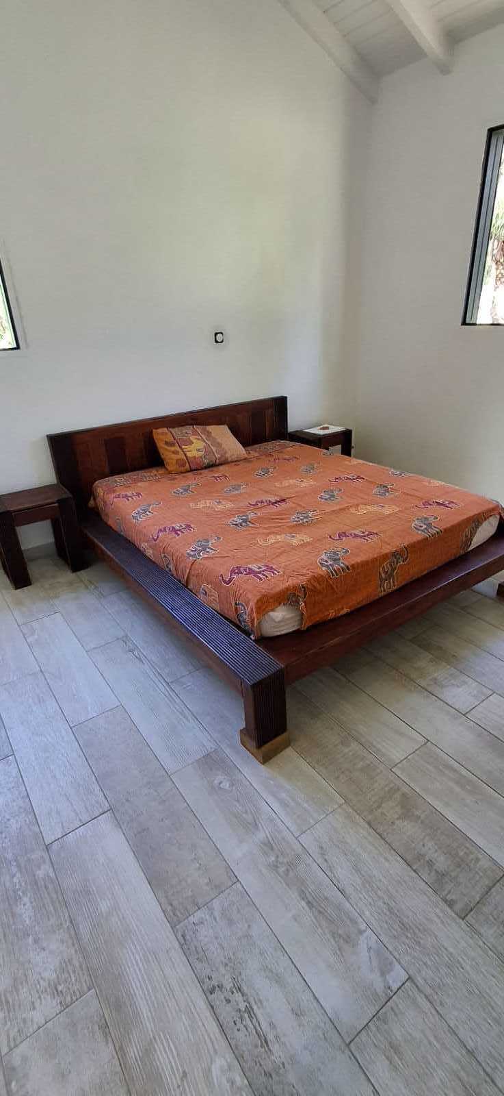 Lit en bois massif 550 Baie-Mahault (97)