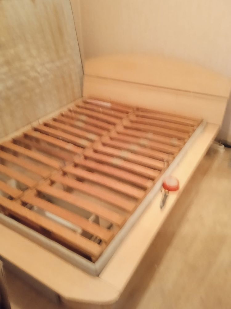 Lit bois et sommier � lattes 100 Grigny (69)