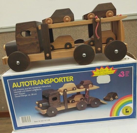 BOIS tr�s beau camion porte voitures + 4 voitures
12 Mirecourt (88)