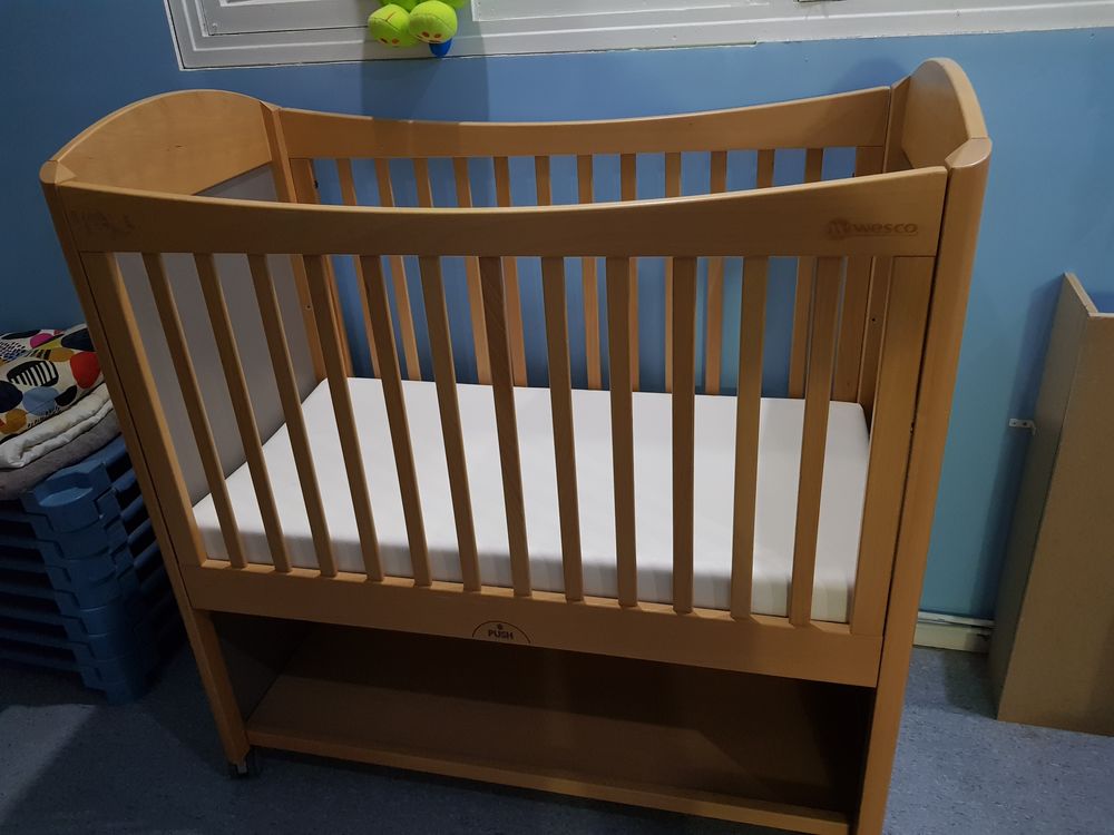 Lit 1er �ge en bois WESCO 320 Asni�res-sur-Seine (92)