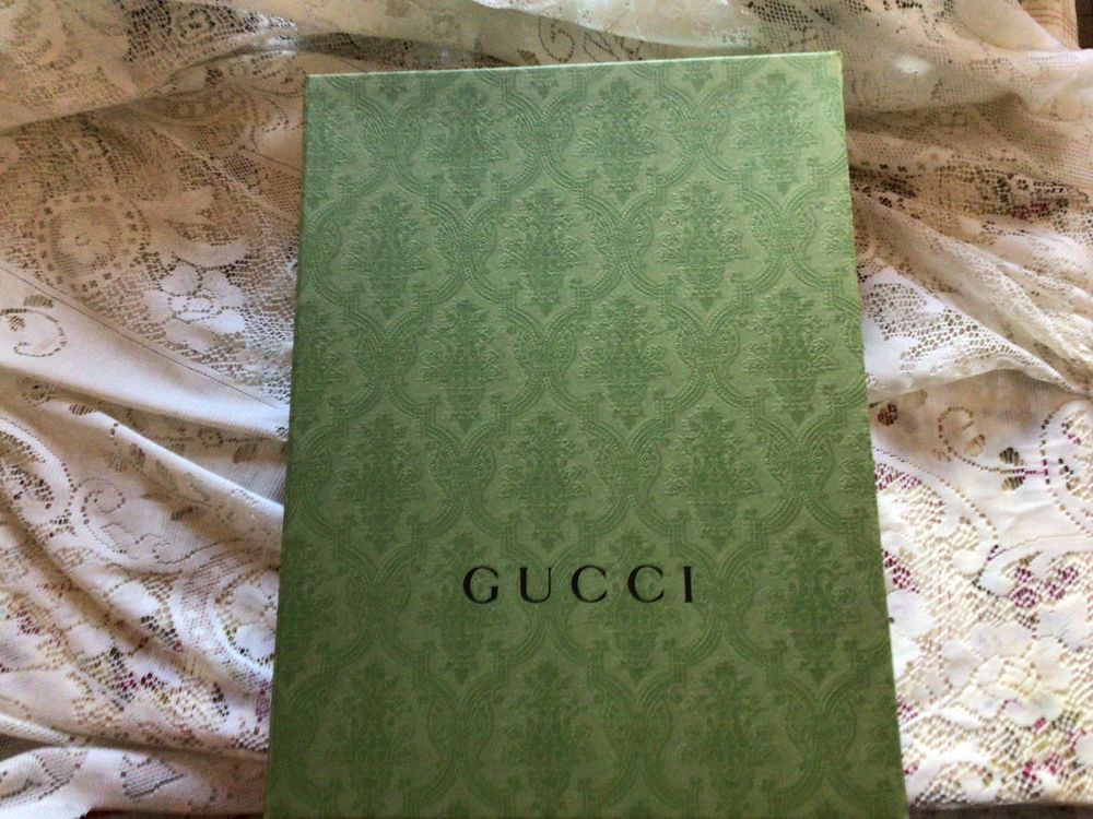 Bo�te aimant�e GUCCI pour maroquinerie 25 Meudon (92)