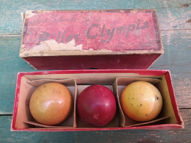 Boite Anciennes Boules de Billard Fran�ais Billes Olympia 149 Loches (37)