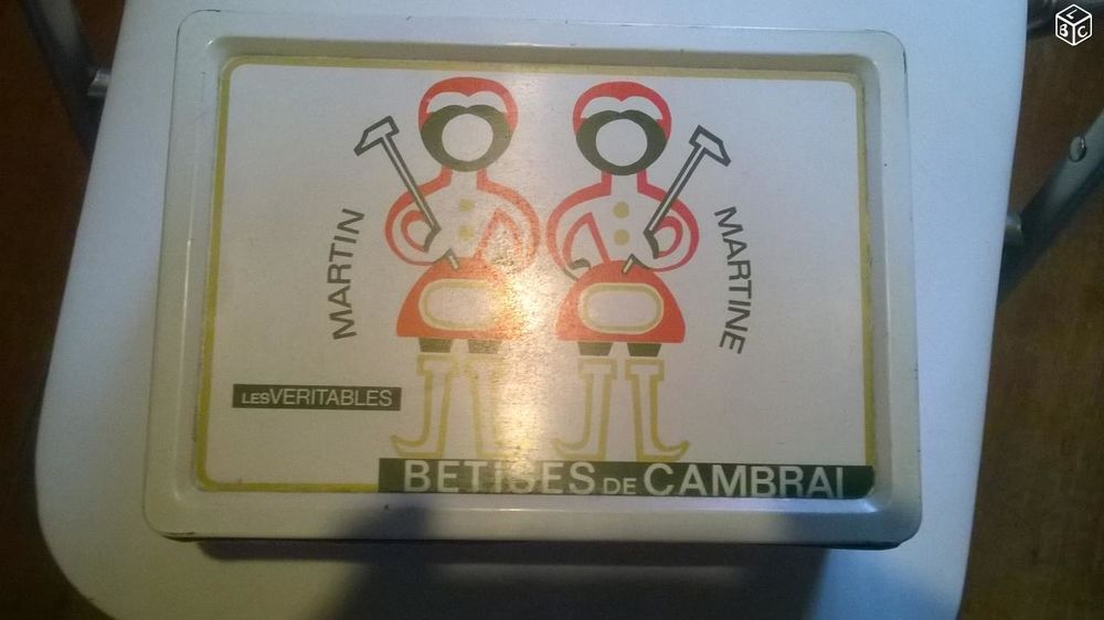 Boite en fer b�tises de Cambrai 
Tres ancienne avec conte e 10 Talange (57)