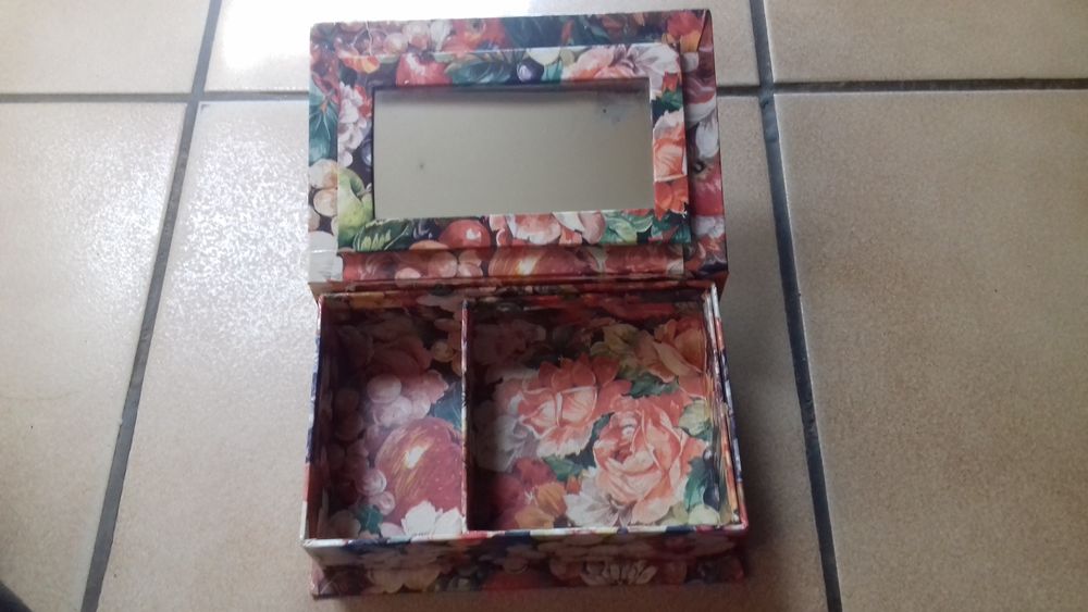 BO�TE � BIJOUX ARTISANALE avec MIROIR 12 Boucau (64)