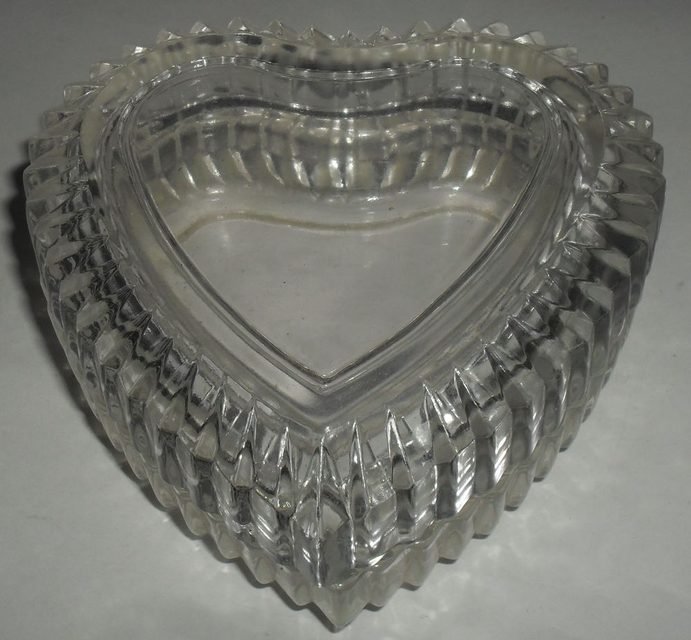 Bo�te � Bijoux en forme de c?ur. 40 Montreuil (93)