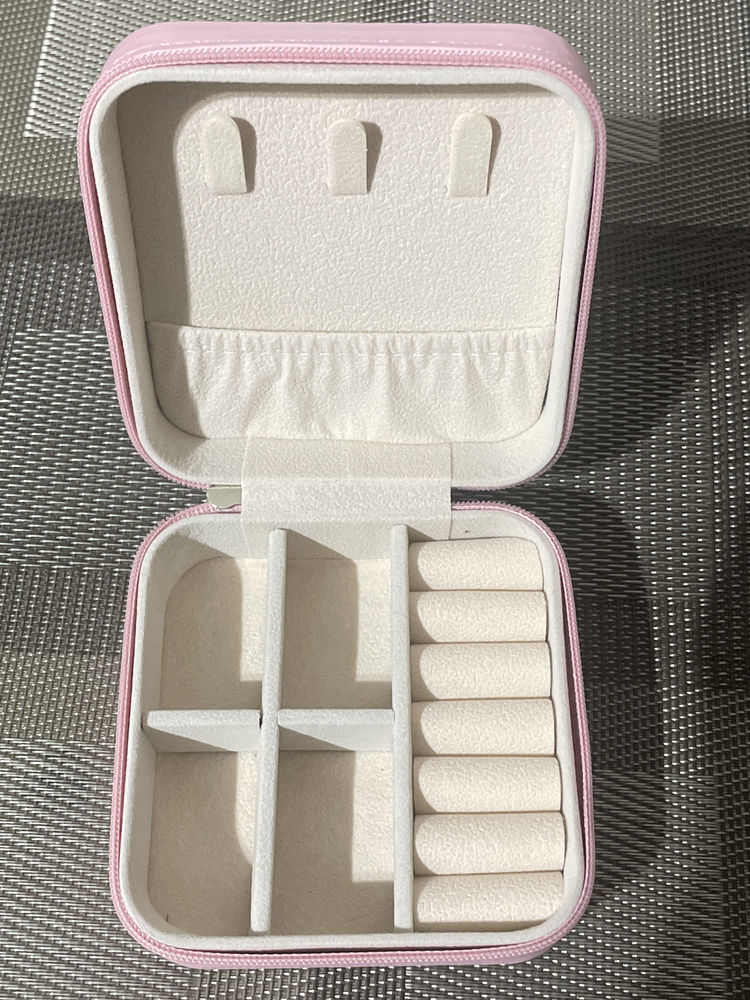 Bo�te � bijoux grise clair 10 Grasse (06)