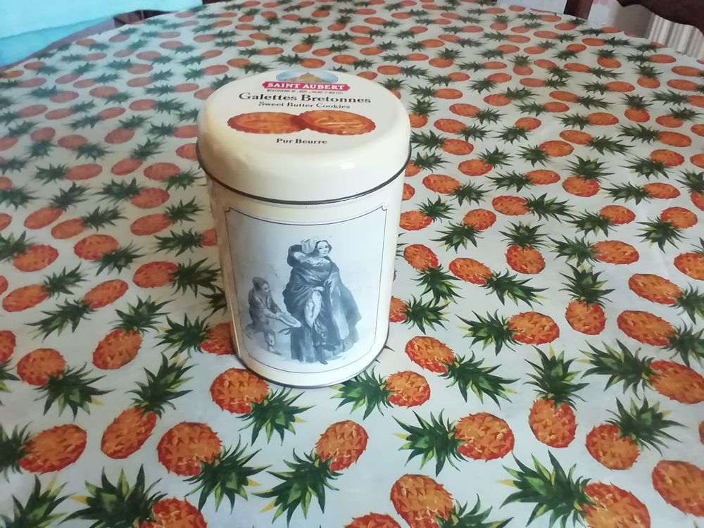 Bo�te � biscuits d�cor�e du mont Saint Michel 5 Noyelles-l�s-Vermelles (62)