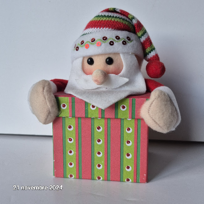 Boite cadeau p�re Noel en carton �pais 5 Saumur (49)