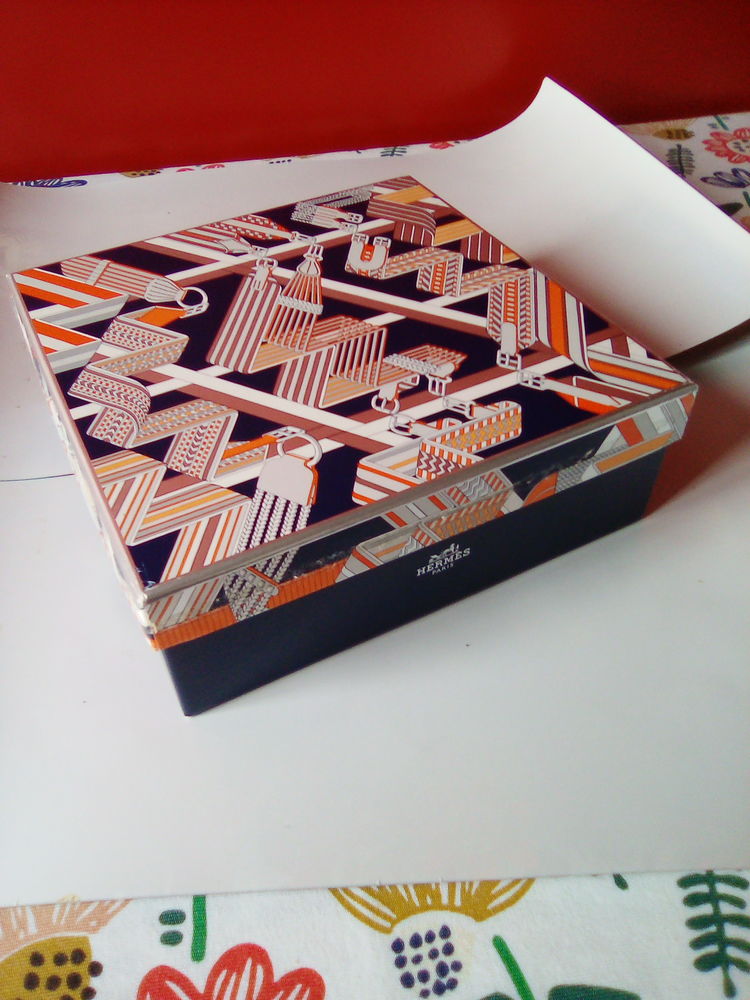 boite carton fort  vide Herm�s et rouge � l�vre Lanc�me neuf 8 Br�tigny-sur-Orge (91)