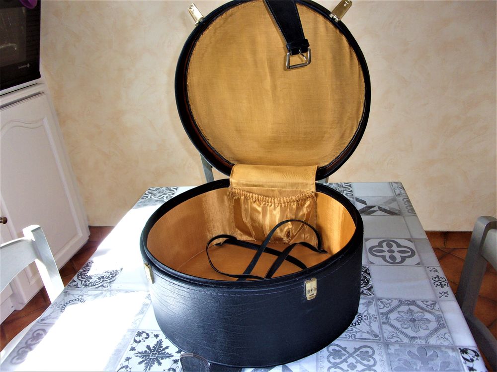 Bo�te � chapeaux 60 Concarneau (29)