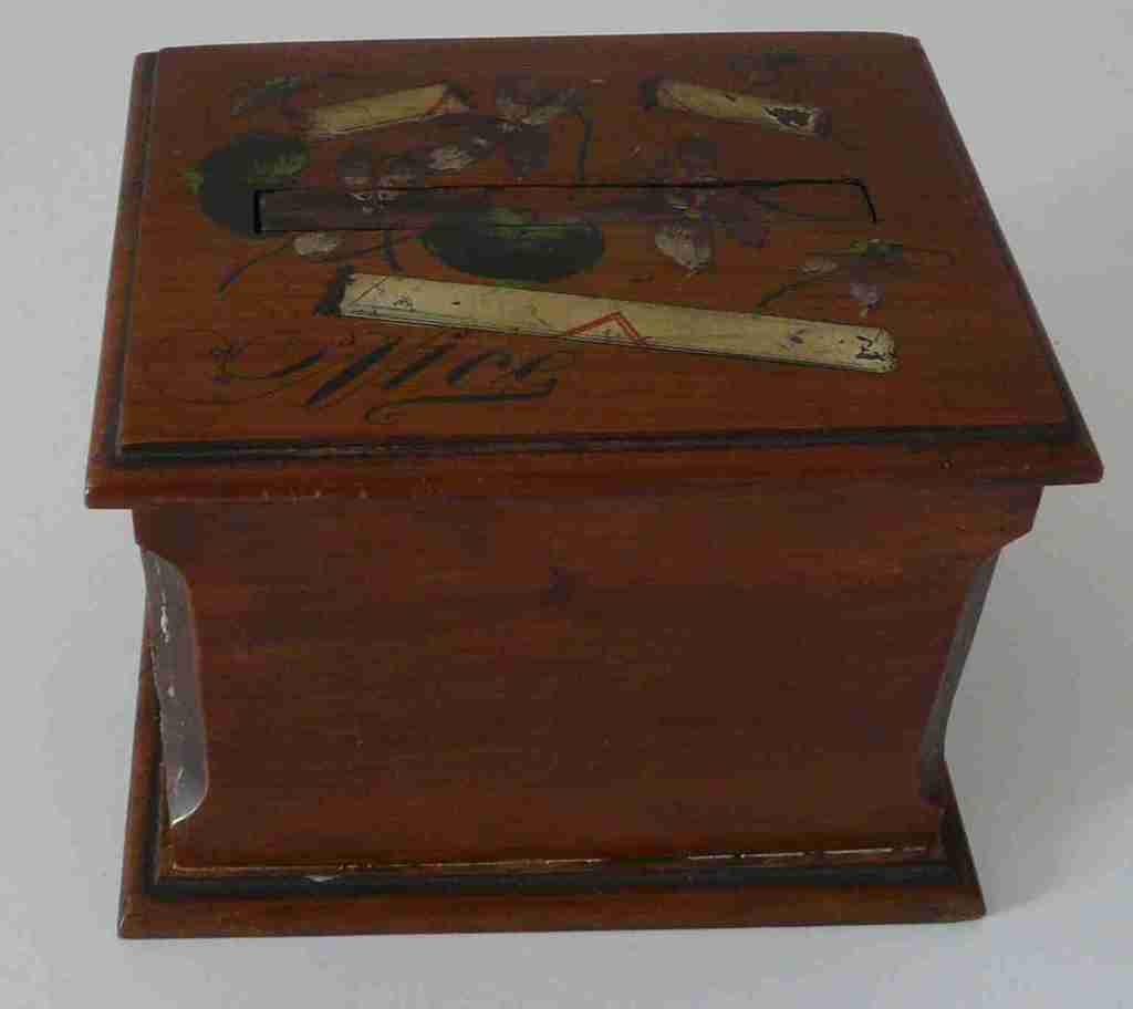 Bo�te � cigarettes en bois d�cor�e 50 Draguignan (83)