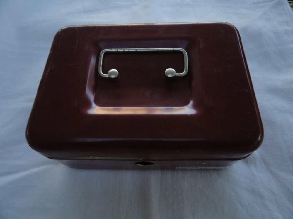        Bo�te ou coffre fort 7 Sabl�-sur-Sarthe (72)