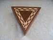 Boîte Coffret triangulaire en bois marqueté artisanal 19 Thizy (69)