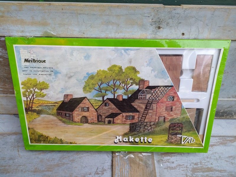 Boite Jeu de Construction Mini Brique Makette VAD France
40 Loches (37)