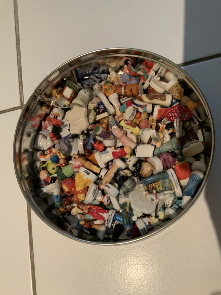 Bo�te contenant une centaine de f�ves 15 Montpellier (34)