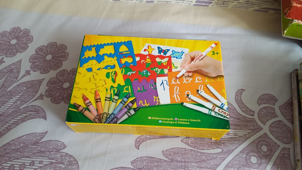 BOITE CREATIVE AVEC POCHOIRS 3 Al�s (30)