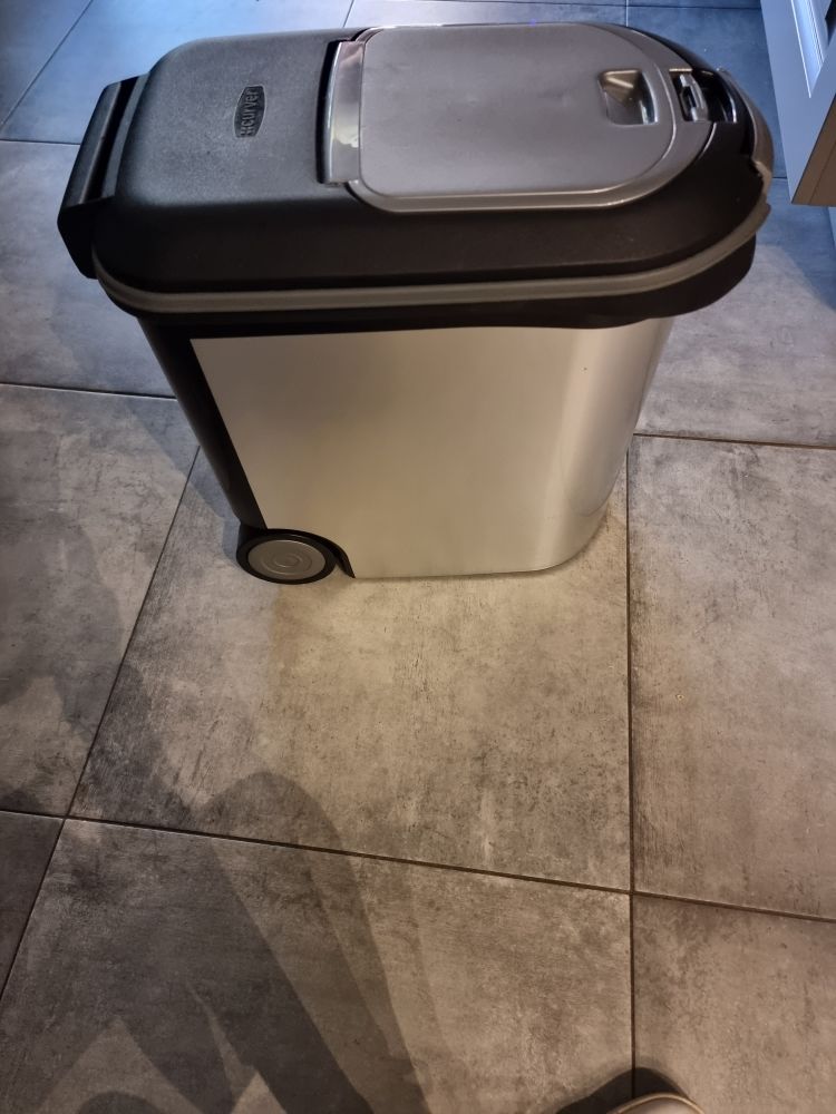 bo�te � croquettes 5l 10 Vallauris (06)