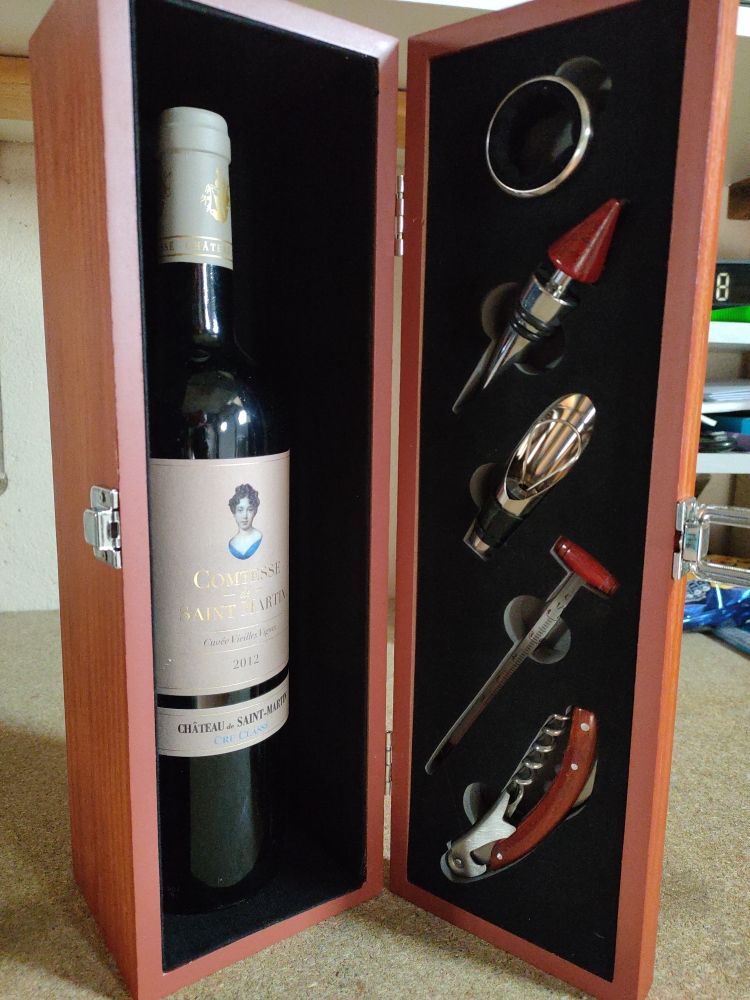 bo�te de d�coration avec une bouteille de vin 70 Fr�jus (83)