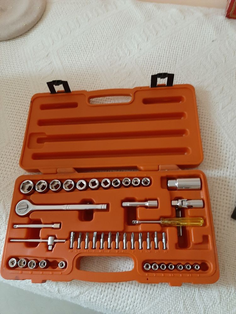 Boite de douilles 20 Toulon (83)