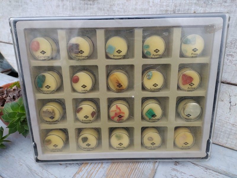 Boite 20 �chantillon Min�raux 69 Loches (37)