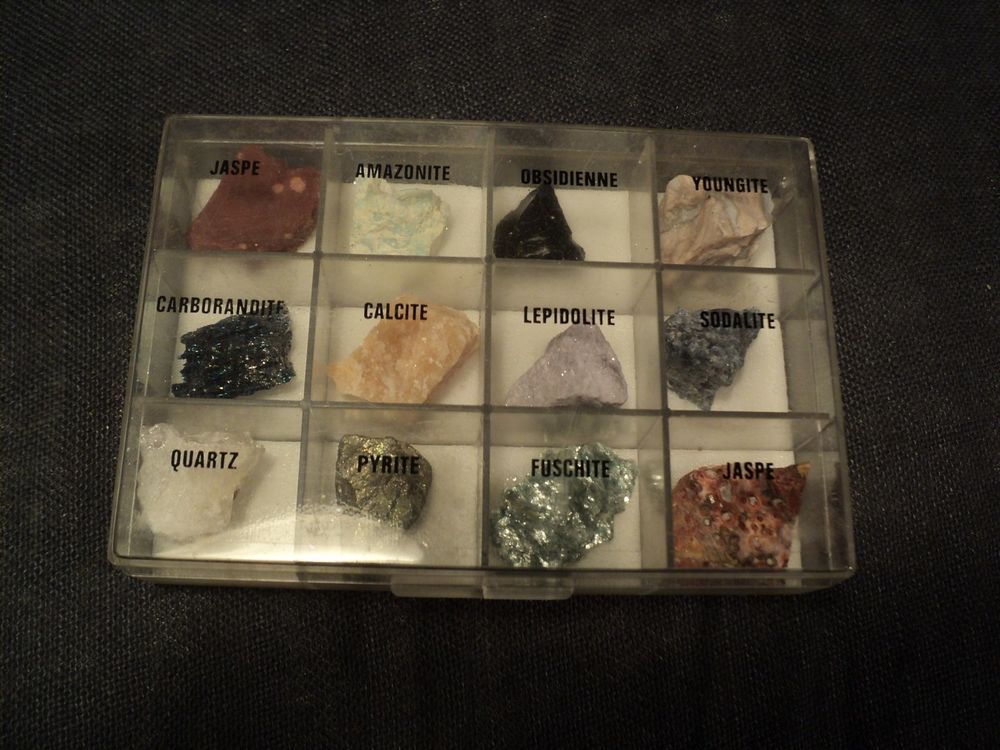 Boite �chantillons Pierres Collection Min�raux. 
30 Loches (37)