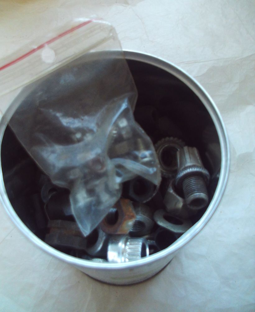 Boite d'�crous divers 1,8 kg 20 Villeurbanne (69)