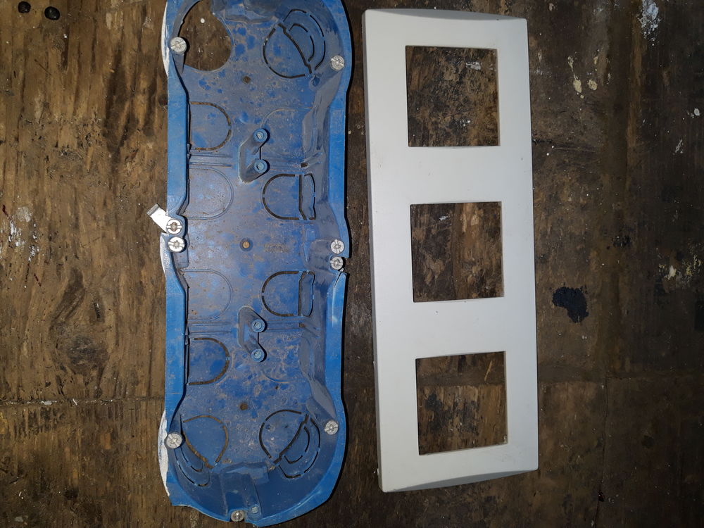 boite � encastrer + cache 5 Beauquesne (80)