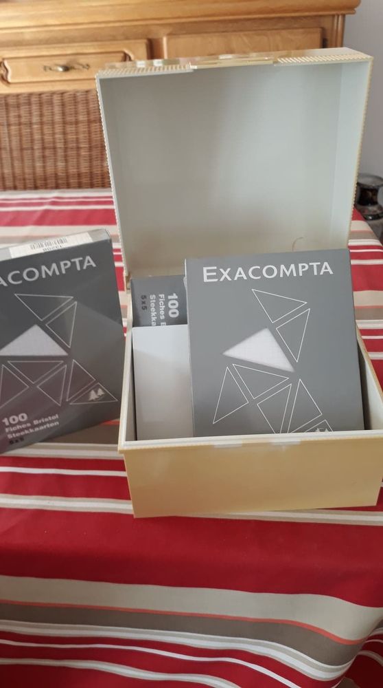 bo�te + 300 fiches 10 Saint-Maurice-sur-Eygues (26)