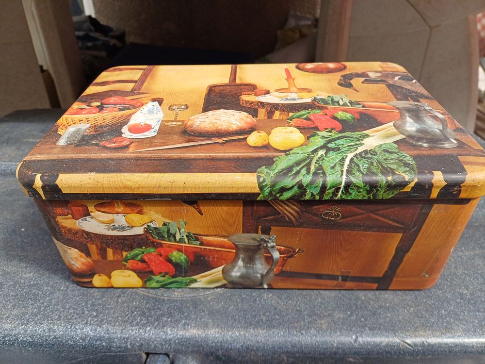 Boite � g�teaux VINTAGE en fer blanc avec motifs 35 Tours (37)