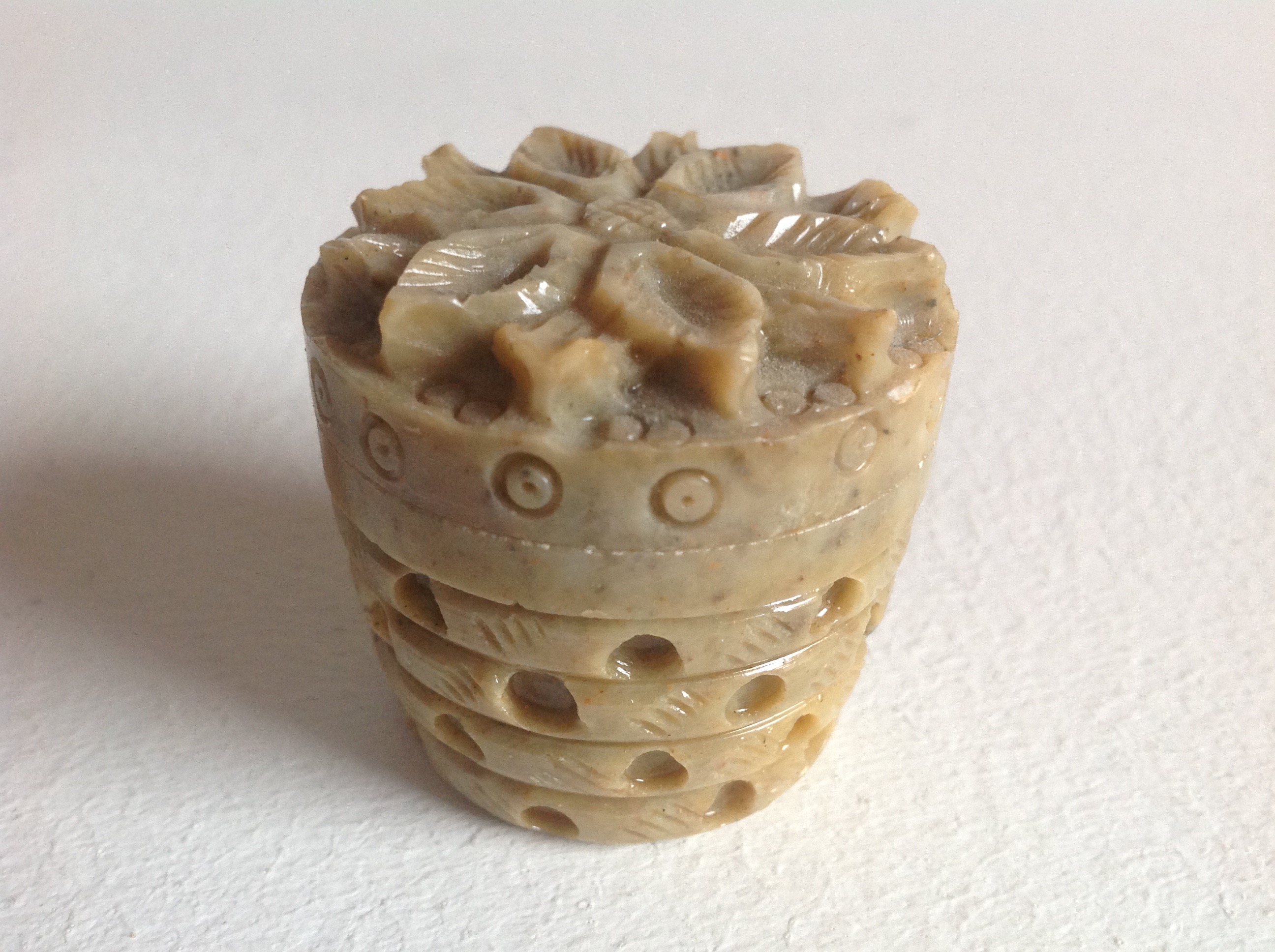 BOITE GRAV�E EN ONYX DIAM 4,2cm H & 3,2cm Bas Envoi Possible 6 Tr�gunc (29)