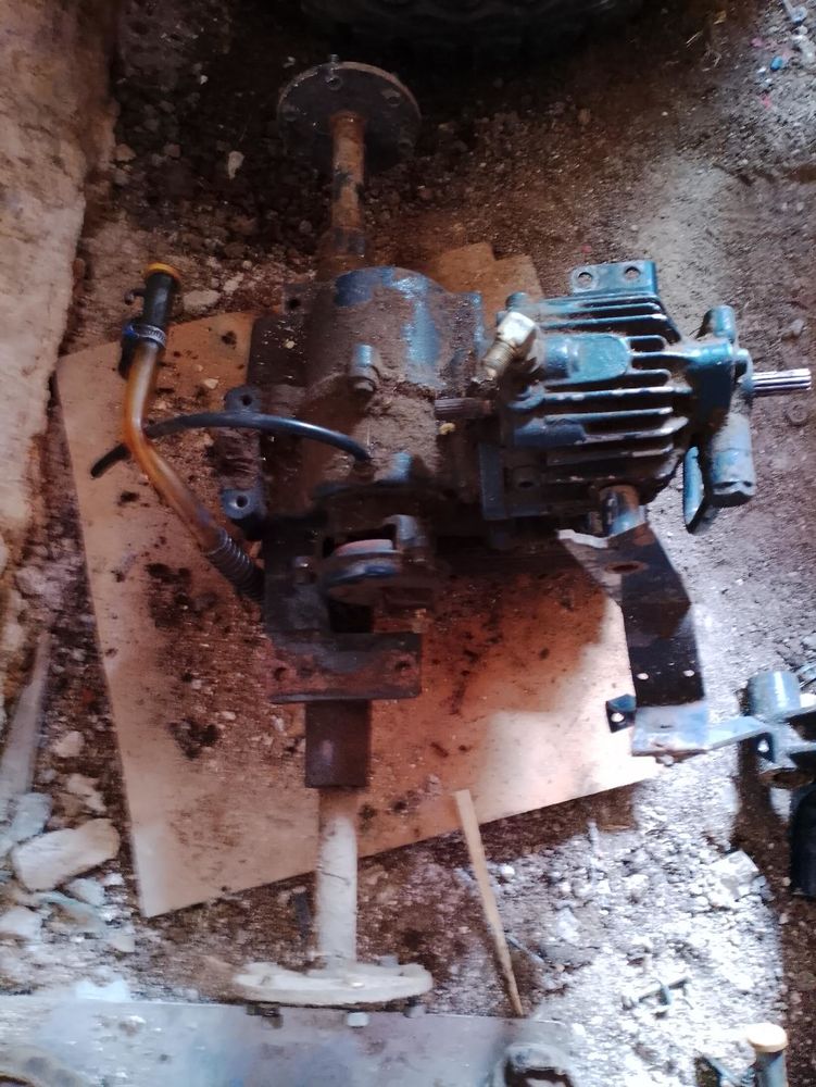 Boite hydro iseki sg15 Boite m�canique sg 13 iseki 450 Saran (45)